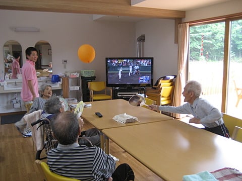 みなさん必死に追いかけてくれる風船バレーは盛り上がりますよ。